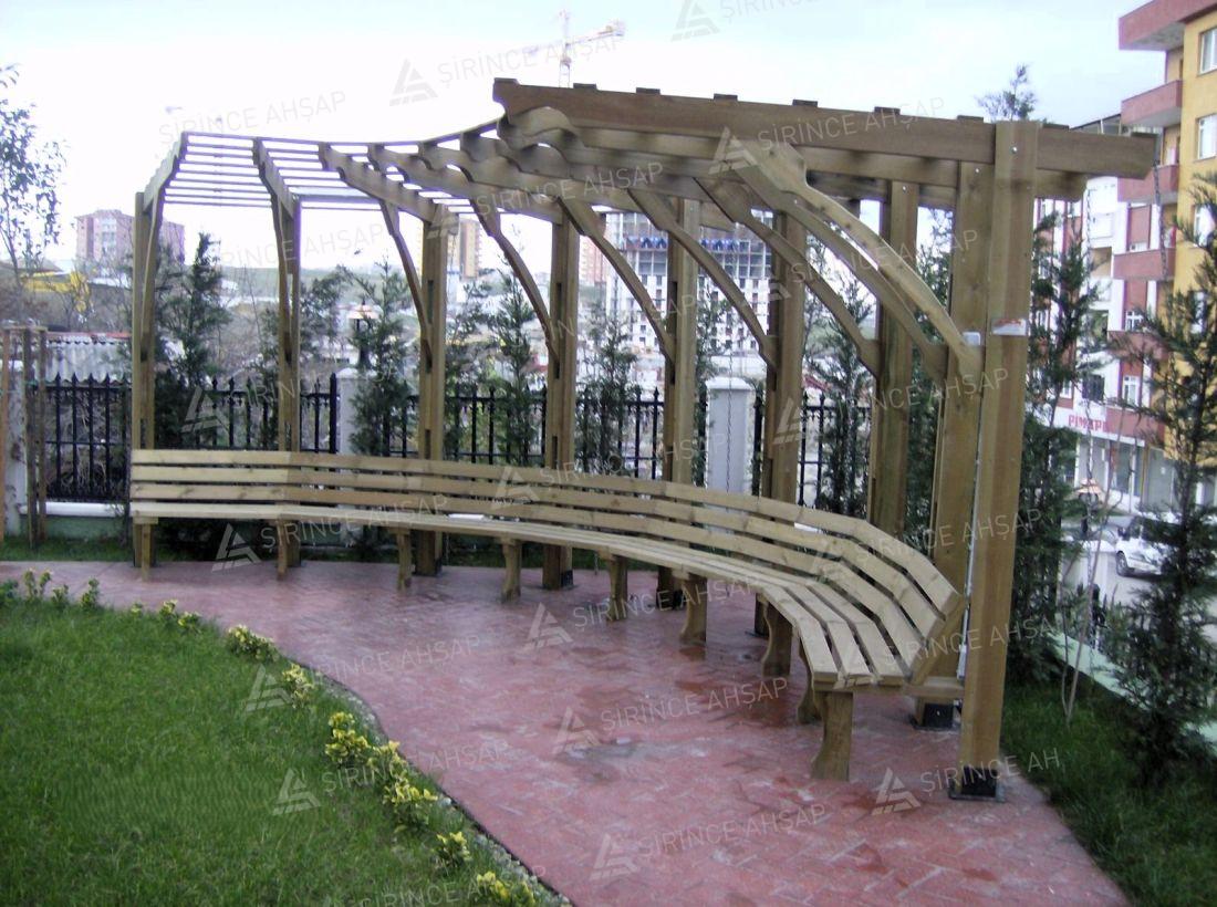 Kavisli Pergola ve Uzun Bahçe Bankı Kavisli Pergola ve Uzun Bahçe Bankı