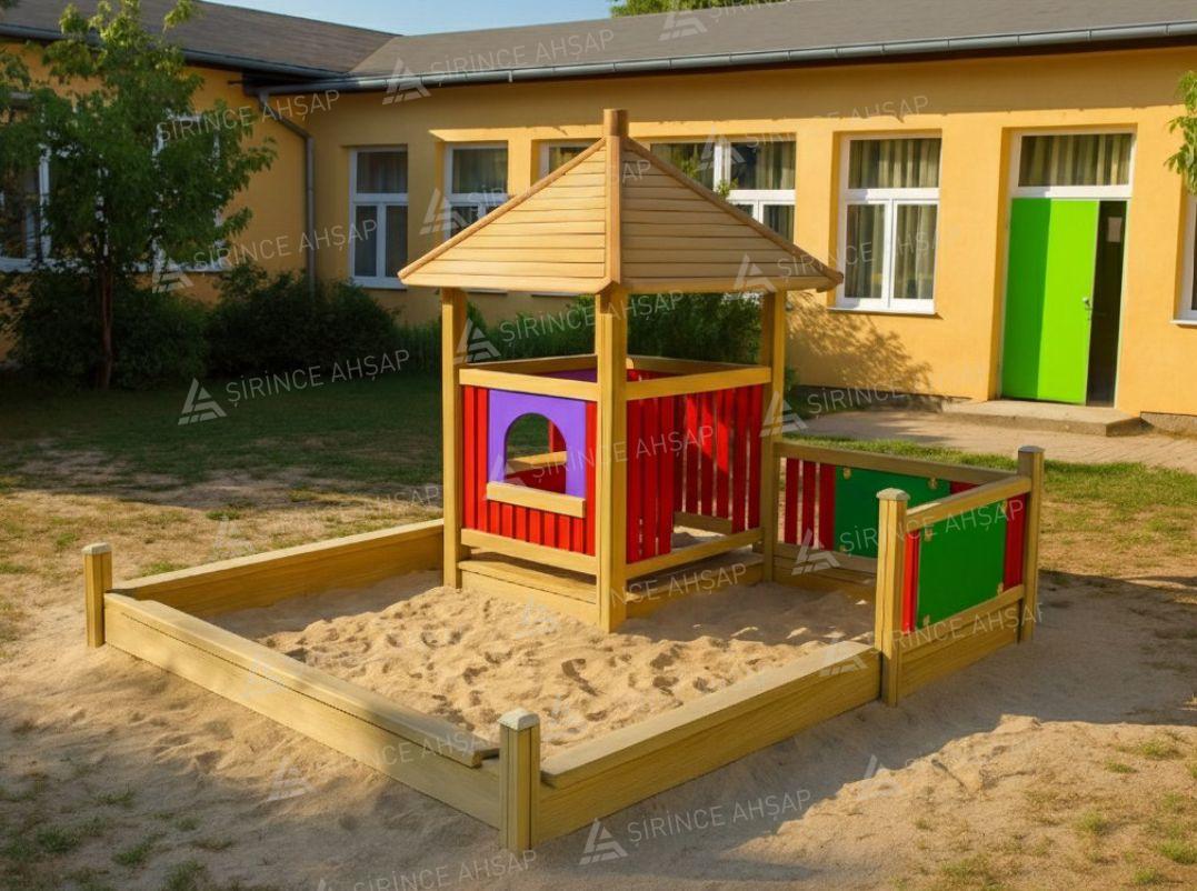 Ahşap Çatılı Oyun Evi ve Geniş Kum Havuzu Seti Ahşap Çatılı Oyun Evi ve Geniş Kum Havuzu Aktivite Seti