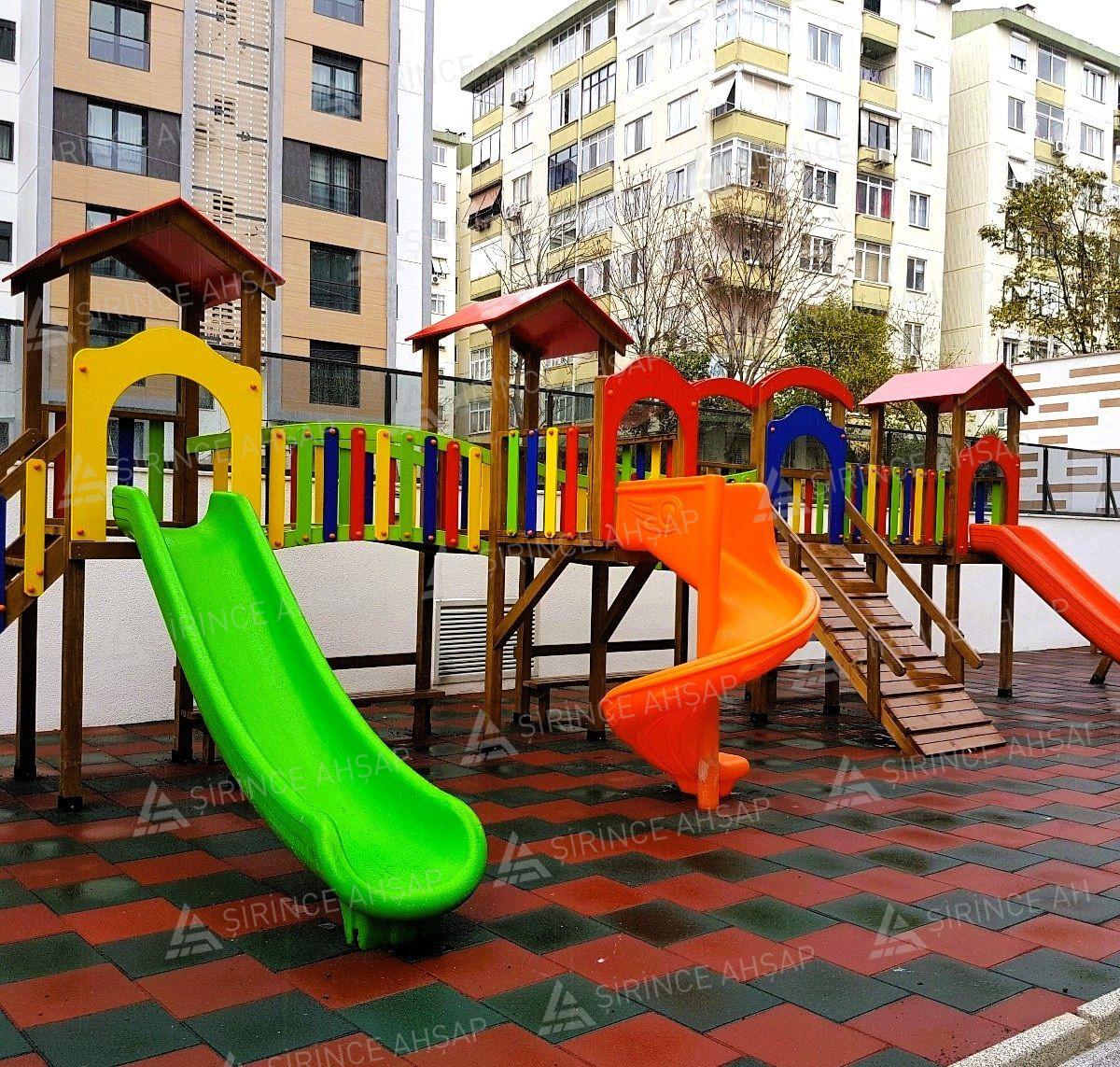 Ahşap Üç Kuleli Site Çocuk Oyun Parkı Ahşap Üç Kuleli Site Çocuk Oyun Parkı
