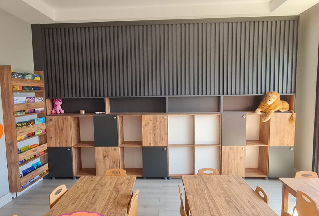 Modern Antrasit Detaylı Kitaplık ve Depolama Ünitesi Modern Antrasit Detaylı Kitaplık ve Depolama Ünitesi